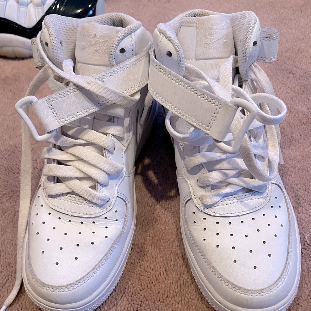Nike Air Force 1 High LE (GS) White- Size 5Youth